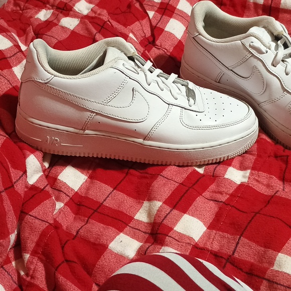 White Nike Air Force 1s size 7y great condition - Picture 4 of 4